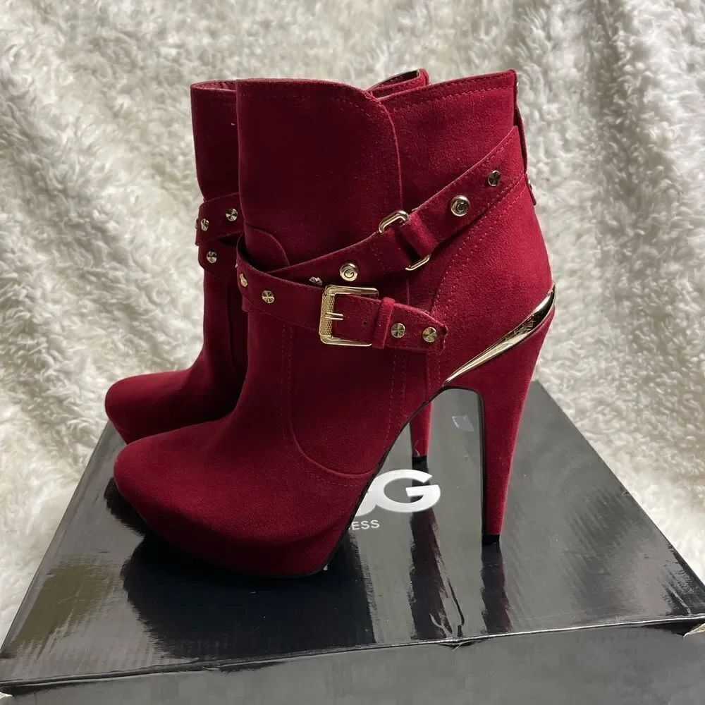 GBG Guess Deeka  Red synthetic suede ankle boots gold tone studs accents SZ10M
